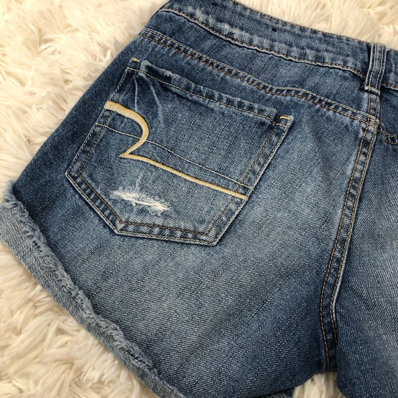American Eagle size 6 mid rise to shortie shorts. Cut off cuffed style! Too fun - Picture 5 of 10